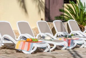 Fully equipped villa with private pool, barbecue & terrace - Image 4