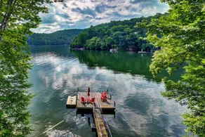 Like to sit back, relax & enjoy the lake? Come stay at Lakeside today! - Image 2