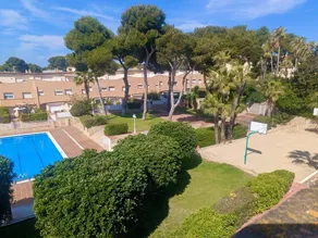 Holiday home with garden & pool - Image 5