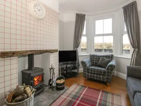 Cottage with garden - Image 2