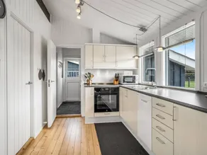 Children-friendly house with terrace | Next to the beach | Dogs allowed - Image 3