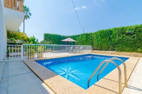 Villa avec terrasse, barbecue et piscine privée - Image 4