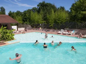 Mobil-home avec piscine et terrasse - Image 2