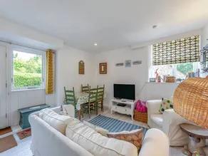 Cottage with garden & pool | River view - Image 2
