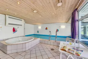 House with jacuzzi, sauna & terrace - Image 3