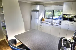 Peaceful Cabin Retreat with Heated Spa & Fireplace in Morayfield, Queensland - Image 4