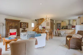 Maison adaptée aux familles avec terrasse, barbecue et jardin | Vue jardin | Adaptée au travail à distance | Avec animaux autorisés - Image 4