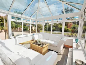 Cottage with garden & jacuzzi - Image 2