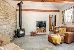 Cottage with garden & hot tub - Image 3