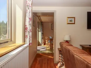 Cottage with jacuzzi & garden - Image 5