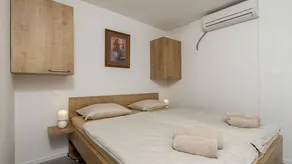 Fully equipped charming holiday apartment with garden, BBQ & pool - Image 5