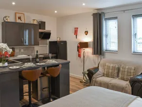 Child-friendly nice cottage with garden - Image 2