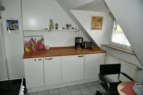 Flat with BBQ & garden - Image 4