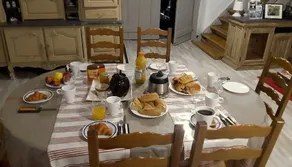 Charming bed and breakfast with terrace - Image 2