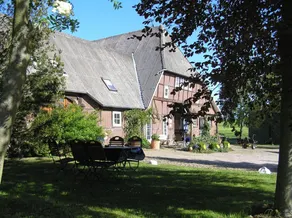Apartment with terrace, garden & sauna - Image 2