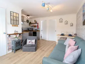 Cottage with garden - Image 2