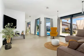 Villa with pool, barbecue & garden - Image 4