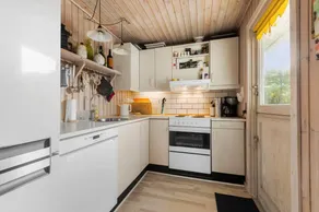 Holiday home with barbecue & terrace - Image 5
