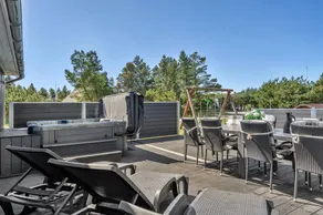 House with sauna, garden & private pool - Image 4