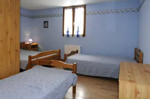 Cottage with barbecue, terrace & garden - Image 5