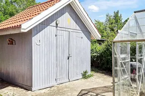 Holiday home with terrace, barbecue & garden - Image 2