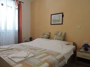 Holiday apartment with garden & barbecue - Image 2