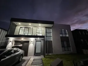 Habitación en casa de familia con jardín - Image 2