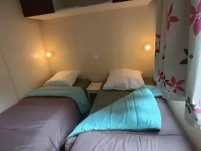 Mobile home with pool - Image 5