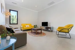 Family-friendly ample holiday home with pool, garden & jacuzzi | Garden view - Image 4