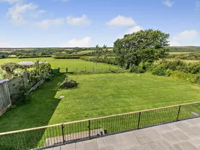 Cottage with garden - Image 3