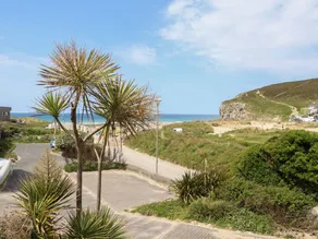 Child-friendly beautiful cottage with garden | Beach view | Beach nearby - Image 3