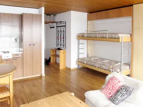 Holiday apartment with pool - Image 2