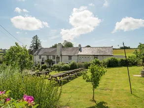 Cottage with garden - Image 3