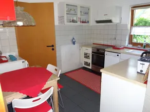 Family-oriented apartment with terrace, BBQ & garden - Image 5