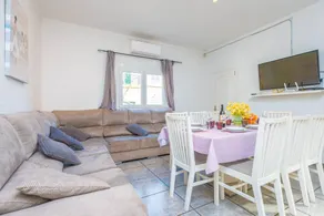 Chalet with terrace - Image 2
