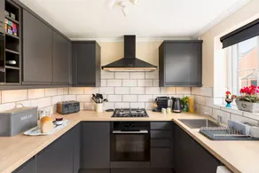 Holiday home with garden, fast internet & terrace - Image 2