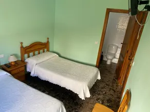 Private room with fast internet | City view | Pets allowed - Image 3
