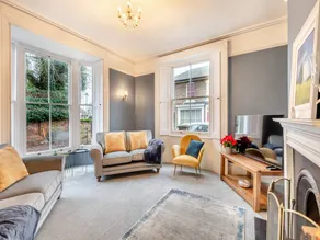 Family-friendly cottage with garden, BBQ & jacuzzi | River view | Dogs allowed - Image 4