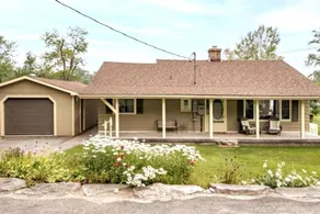 Waterfront Family Cottage with Hot Tub on Gull River, Ontario - Image 4