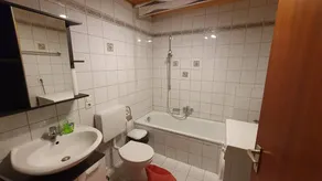 Camera privata adatta alle famiglie con piscina e sauna | Vista sul giardino - Image 5
