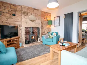 Cottage with jacuzzi, terrace & garden - Image 4