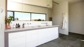 Luxury Villa with Pool and Breathtaking Outdoor Living Areas in Greenhill, Victoria - Image 3