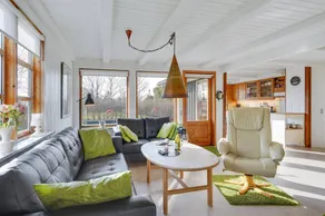 Holiday home with terrace - Image 5