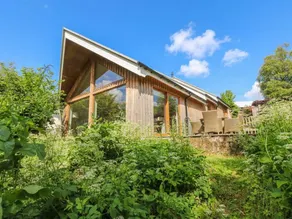 Cottage with garden & jacuzzi - Image 3