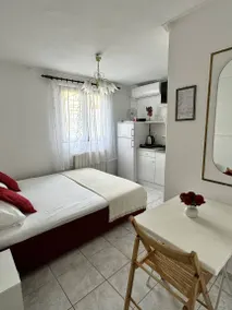 Dedicated room with BBQ & heated pool | Beach nearby - Image 4