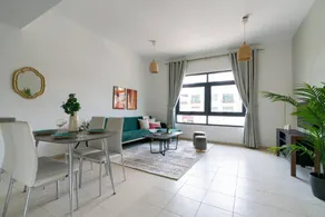 Flat with pool - Image 2