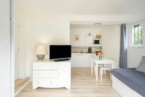 Bed & breakfast with garden | Garden view - Image 4