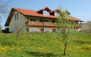 Apartment with barbeque & garden | Garden view - Image 4