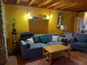 Apartment with barbecue, garden & pool - Image 3
