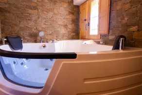 Casa rural Cabañas con bañera de hidromasaje y encanto rural - Image 4